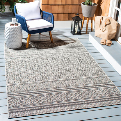 SAFAVIEH Courtyard Eric Geometric Chevron Indoor/Outdoor Area Rug, 5'3