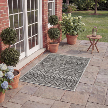 SAFAVIEH Courtyard Altan Geometric Indoor/Outdoor Area Rug, 5'3" x 7'7