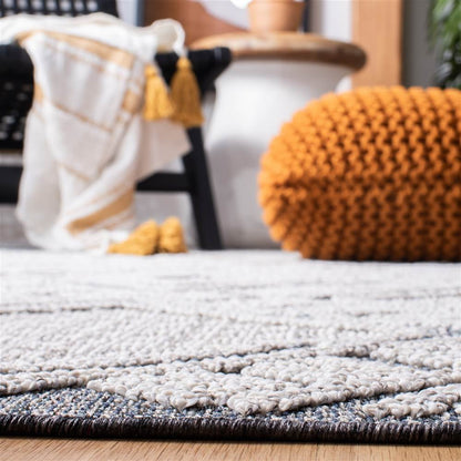 SAFAVIEH Global Dubhan Diamond Indoor/Outdoor Area Rug, Grey/Ivory, 8'