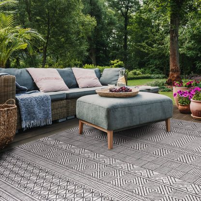 SAFAVIEH Courtyard Altan Geometric Indoor/Outdoor Area Rug, 5'3" x 7'7