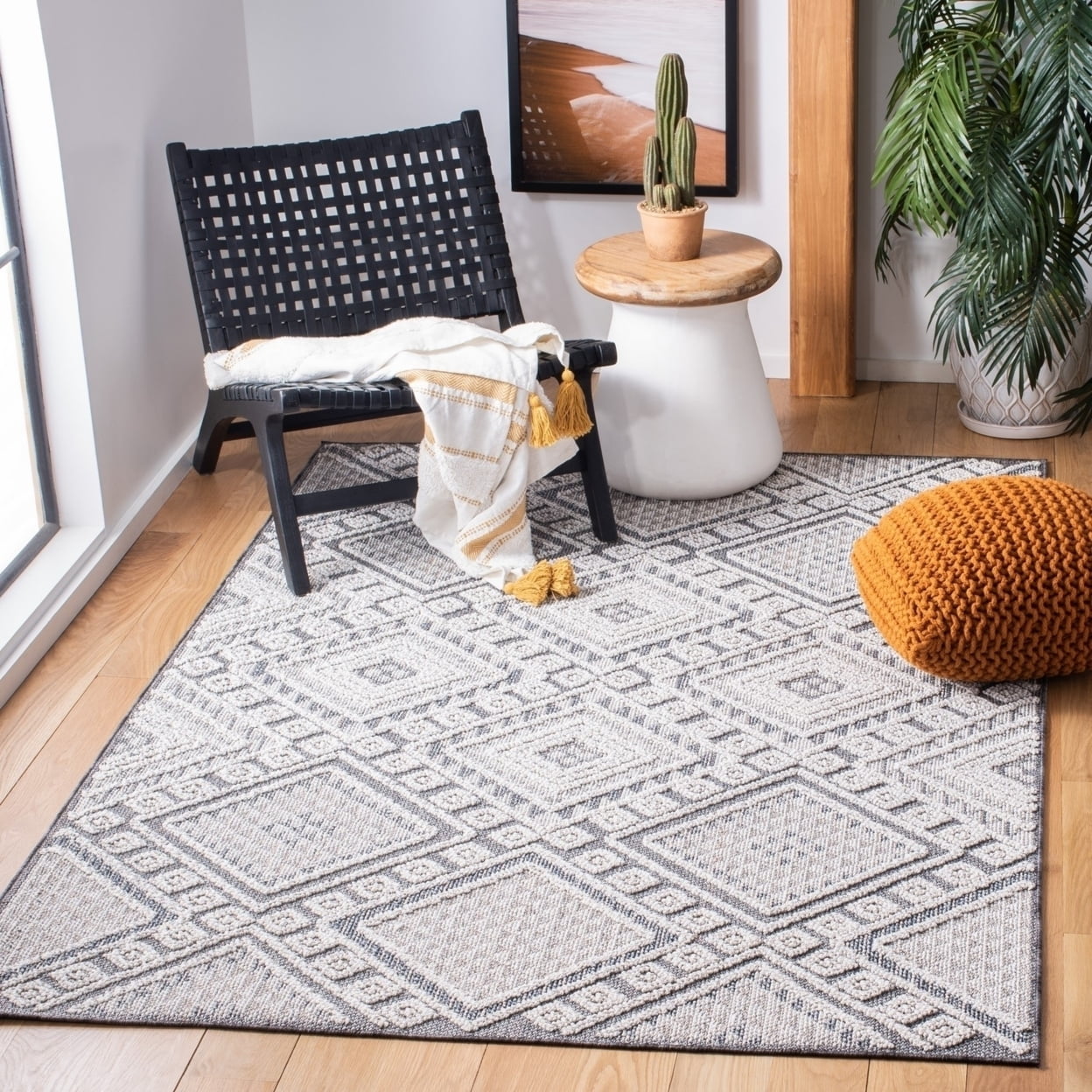 SAFAVIEH Global Dubhan Diamond Indoor/Outdoor Area Rug, Grey/Ivory, 8'