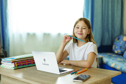 LAPTAB® 10 : Android-powered laptop with 10" touch screen for the who